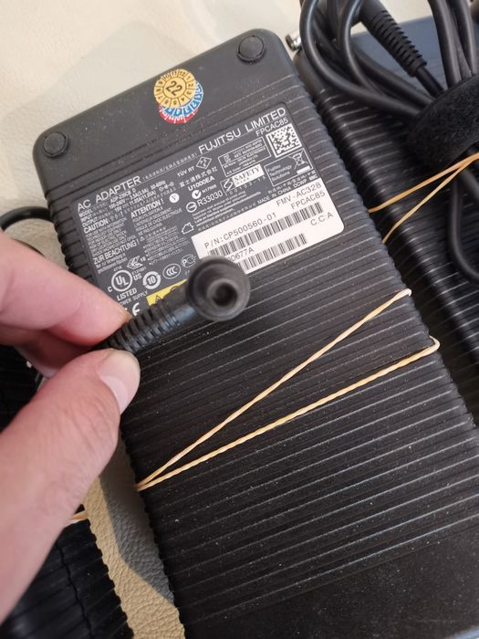 Încărcător Fujitsu 19v 11.05 A