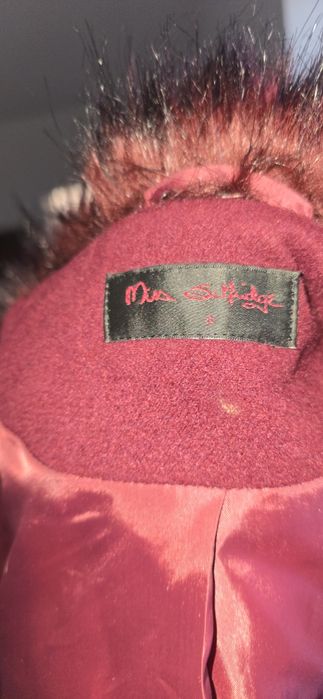 Palton dama cu guler de blanita mărimea 366 .Produsul este nou .