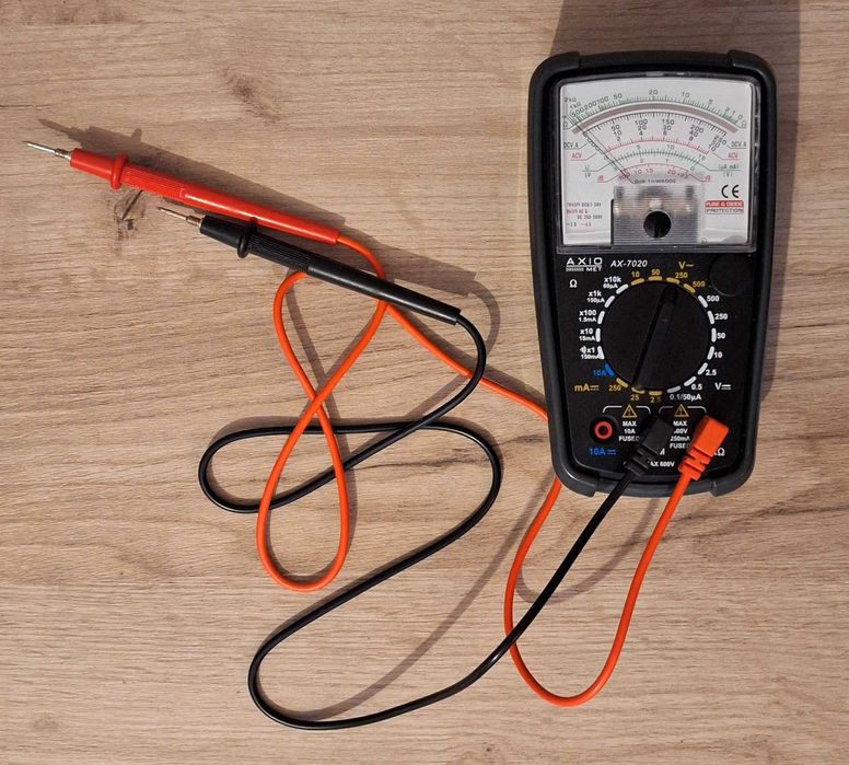 Multimetru analogic Axiomet AX-7020