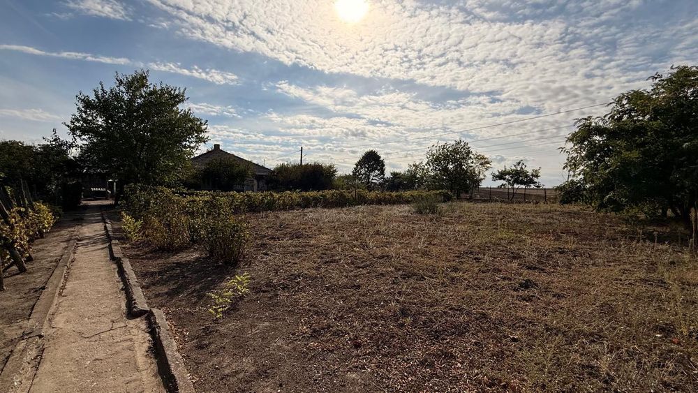 Casa si teren de vanzare