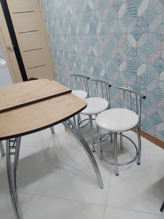 Стол и стульми 6шт