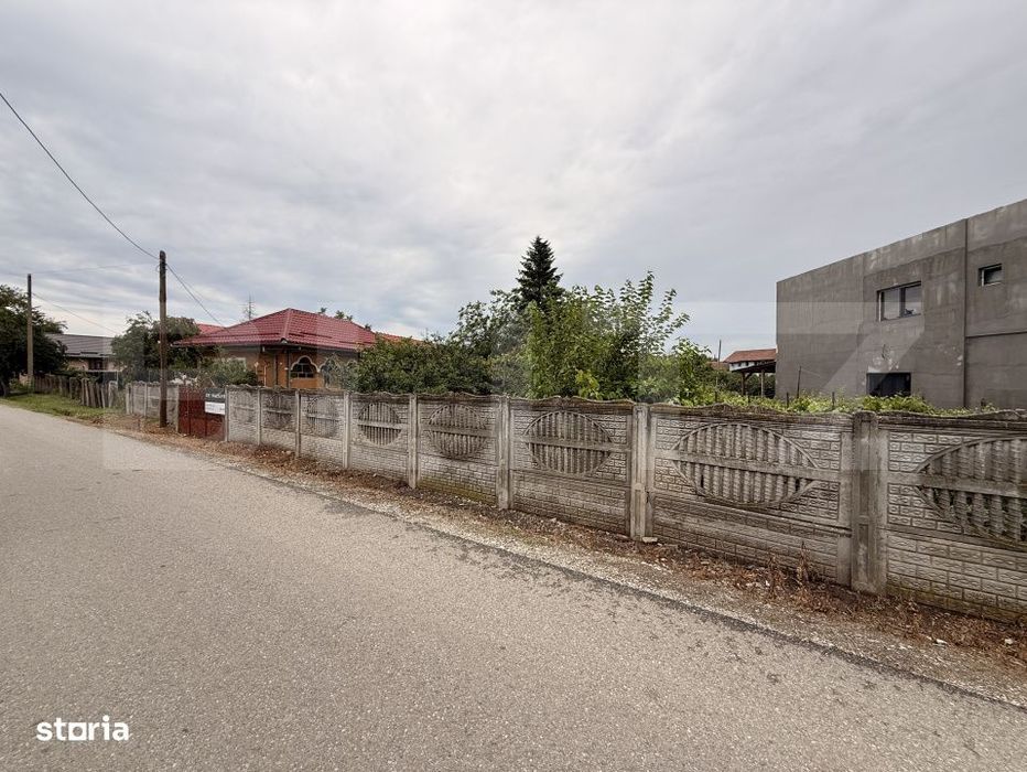 Teren IV 1.308 mp, cu casa veche si grajd, dubla deschidere, zona Prea