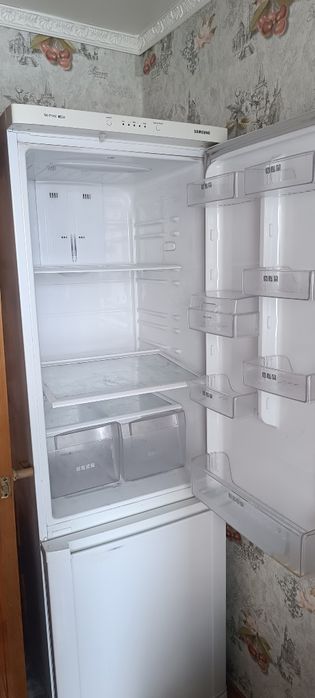 Продам холодильник Самсунг 40000