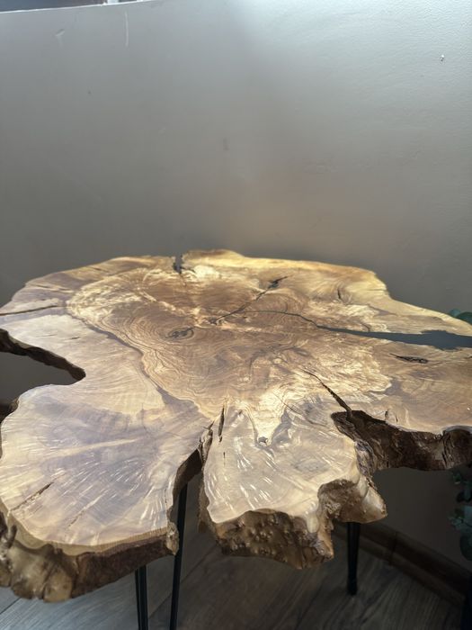 Уникална холна маса - естествена форма от дърво