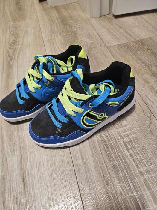 Продам роликовые кроссовки Heelys