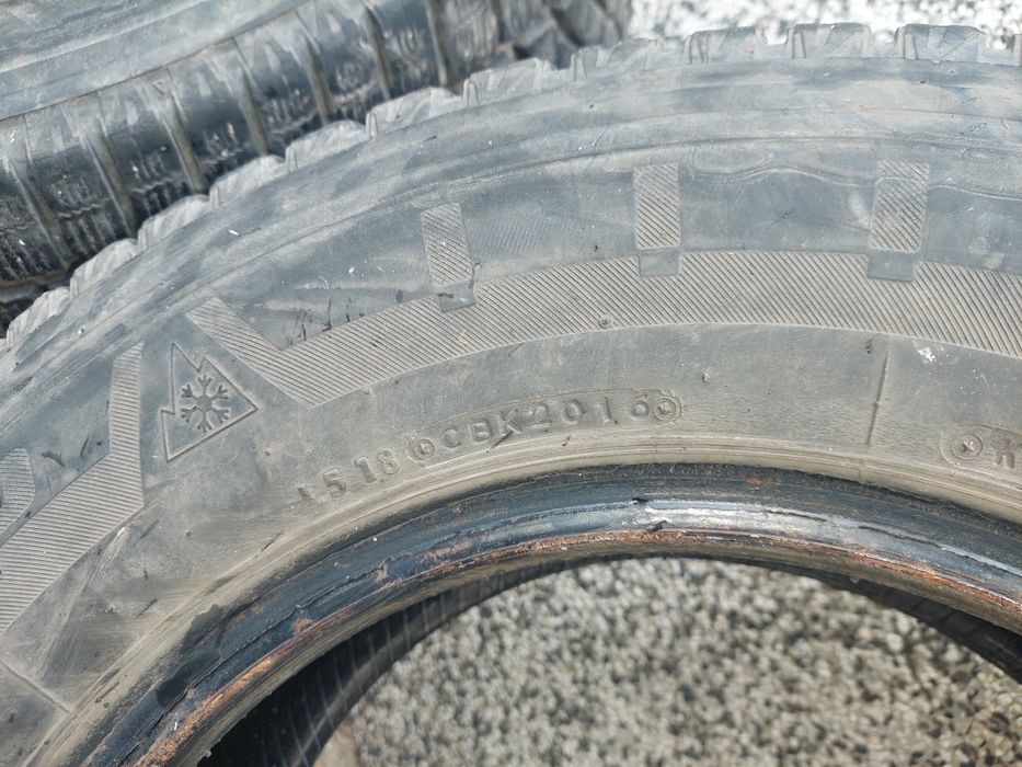 Гуми Бриджстоун  215/70/15С.