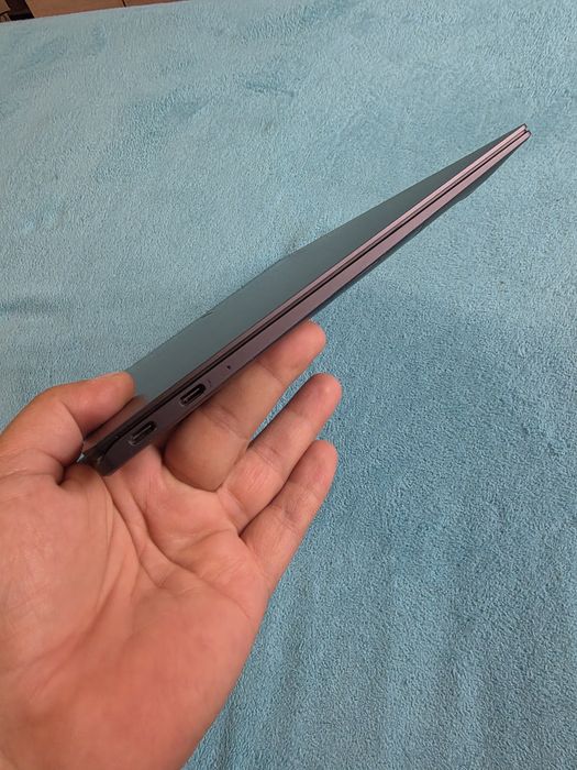 Galaxy Book 2 Pro 360  / OLED / TOUCH 13,3  / 8GB DDR5 . I5 1240P / iris XE  (1kg )