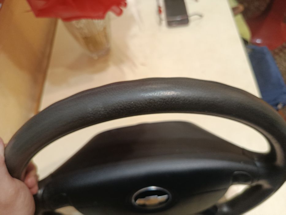 продается руль с подушкой без кнопок в хорошем состоянии