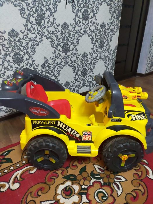 Машинка детская на аккумуляторе