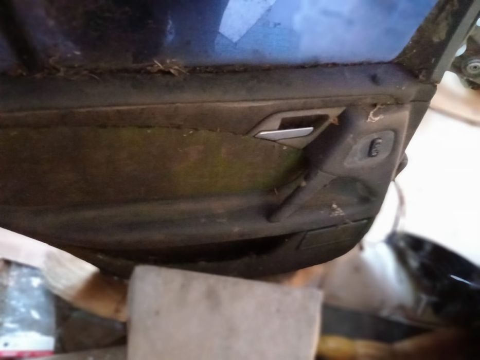Продам запчасти на мерседес 210.