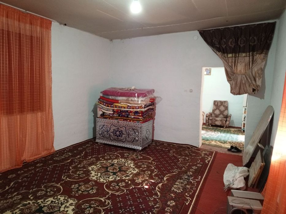 Uy sotiladi.Srochno!