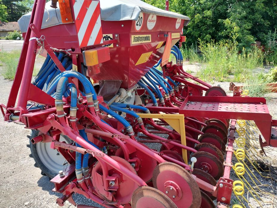 Сеялка СПУ - пневматична, навесна и прикачна