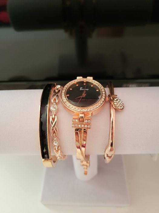 Set ceas + bratari, dama, auriu, nou, fara etichetă