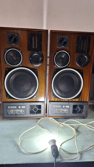 Продается Колонки S 90