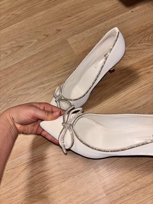 Срочно продаю женские туфли