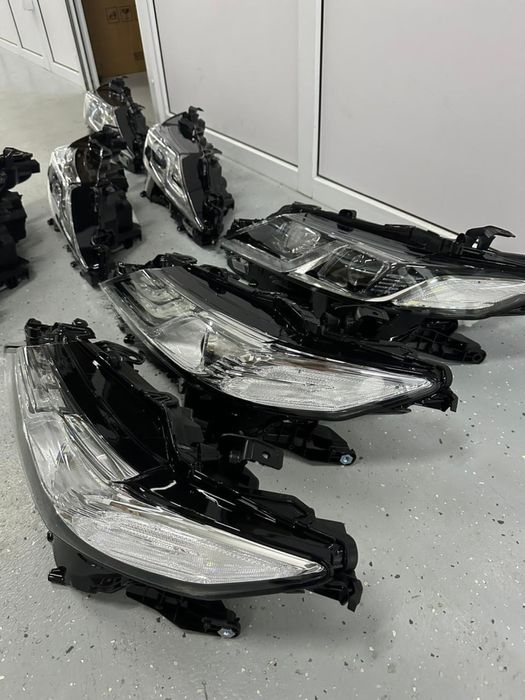 Фары Toyota Camry 70 3 полосы