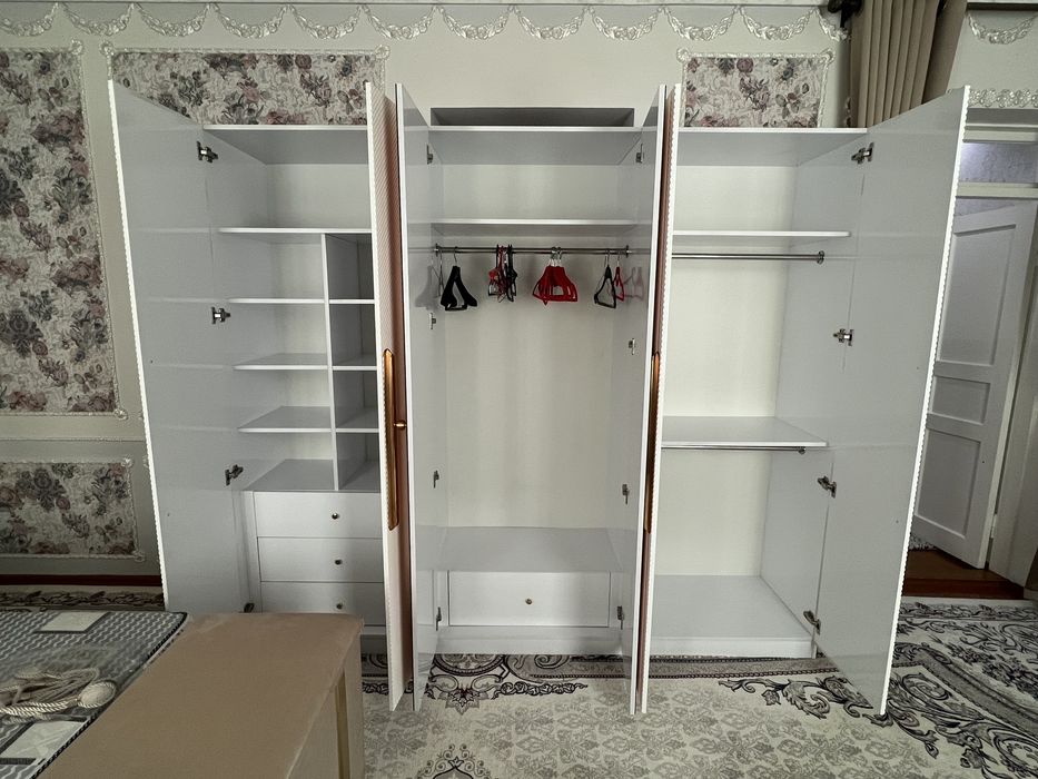 Спальный мебель сотилади