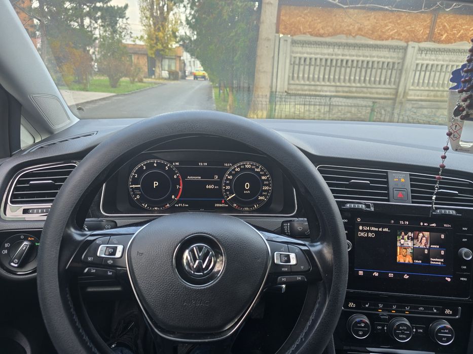 Vând Volkswagen Golf 7