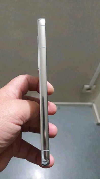 Samsung Galaxy S22, 128GB, 8GB RAM, 5G - Phantom White - перфектен