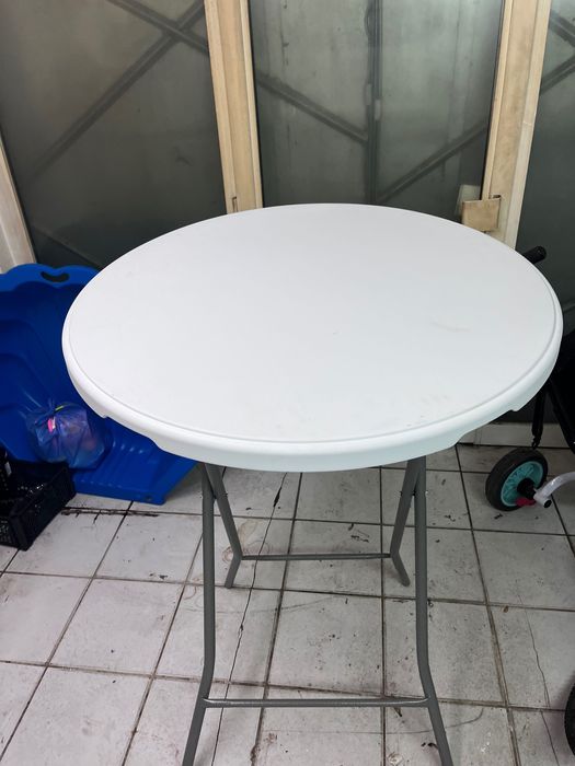 Продавам маса  кръгла