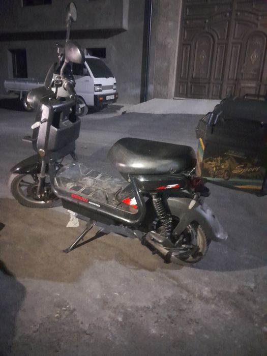 Skuter sotiladi srochni