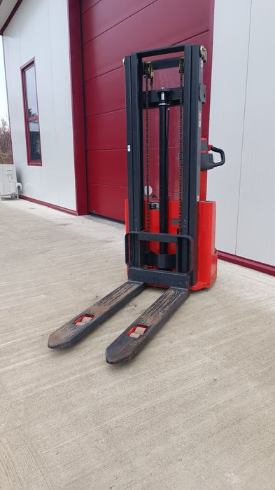 Стакер/и Linde L14 AP, Jungheinrich и палетни колички