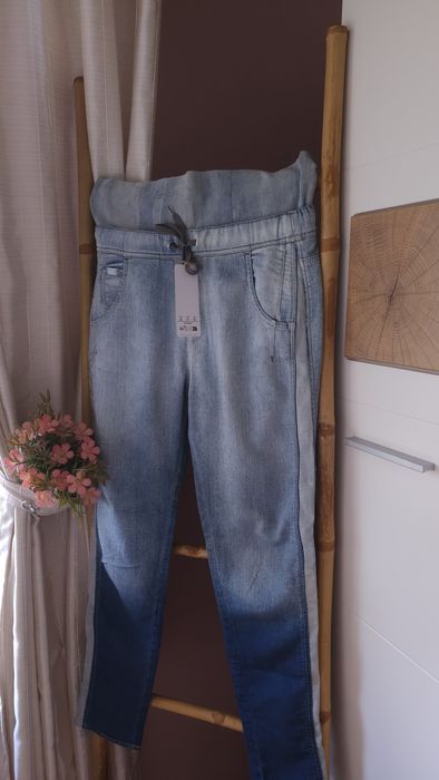 Дънки на марката Guess нови