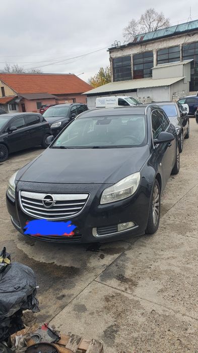 Vând Opel Insignia  din anul 2013 cu defectiune  la motor .