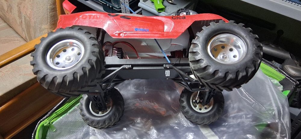 Masina  cu  telecomanda