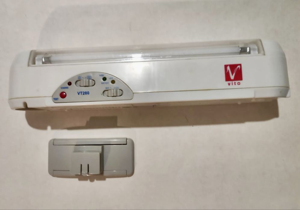 Продамц аварийный LED светильник.