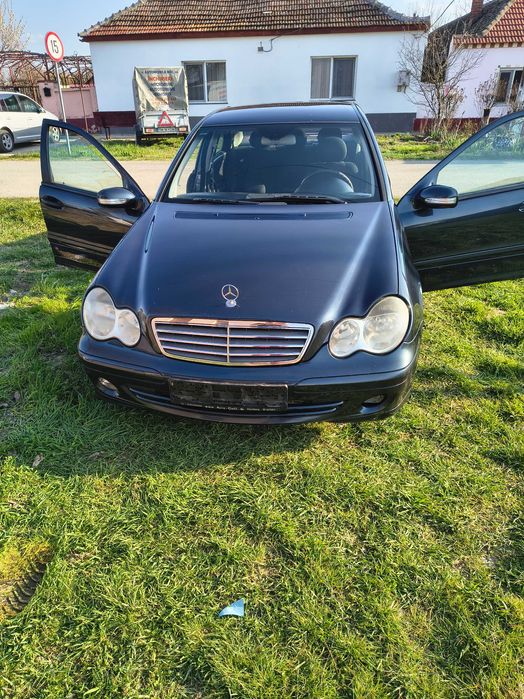 Mercedes-Benz C200