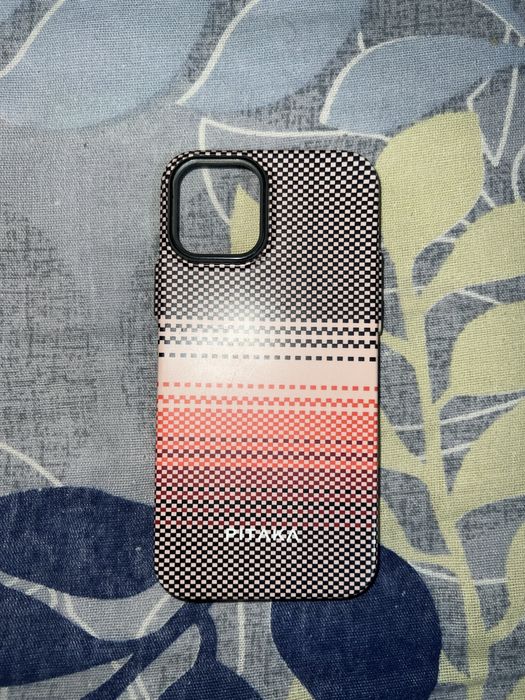 Iphone 12/12 pro uchun chehollar