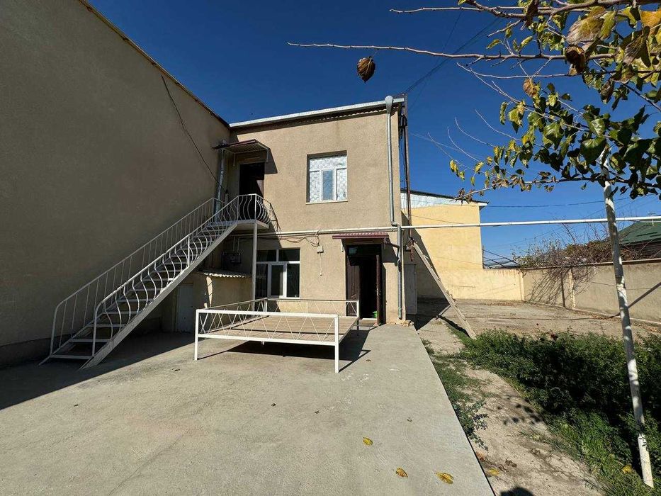 Tayyor 2 qavatli 6 sotiqli hovli sotiladi.