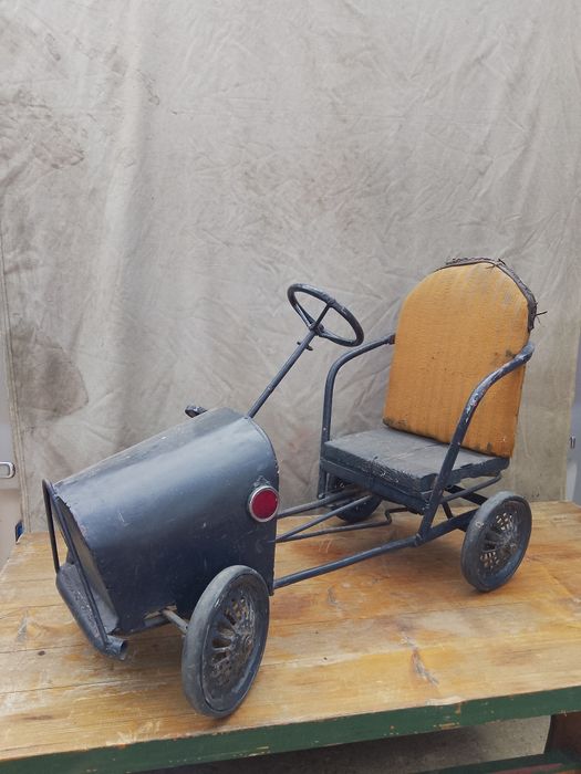 Mașinuță veche cu pedale, anii 70