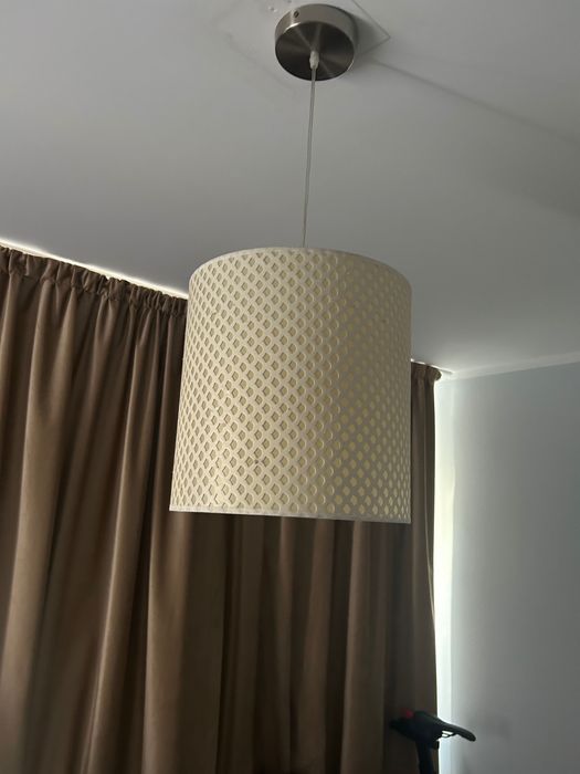 Vând lustre diferite