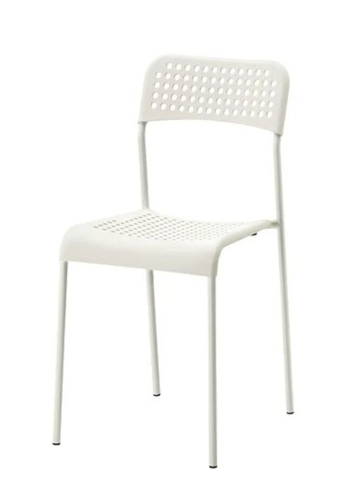 Продам 4 стула новые