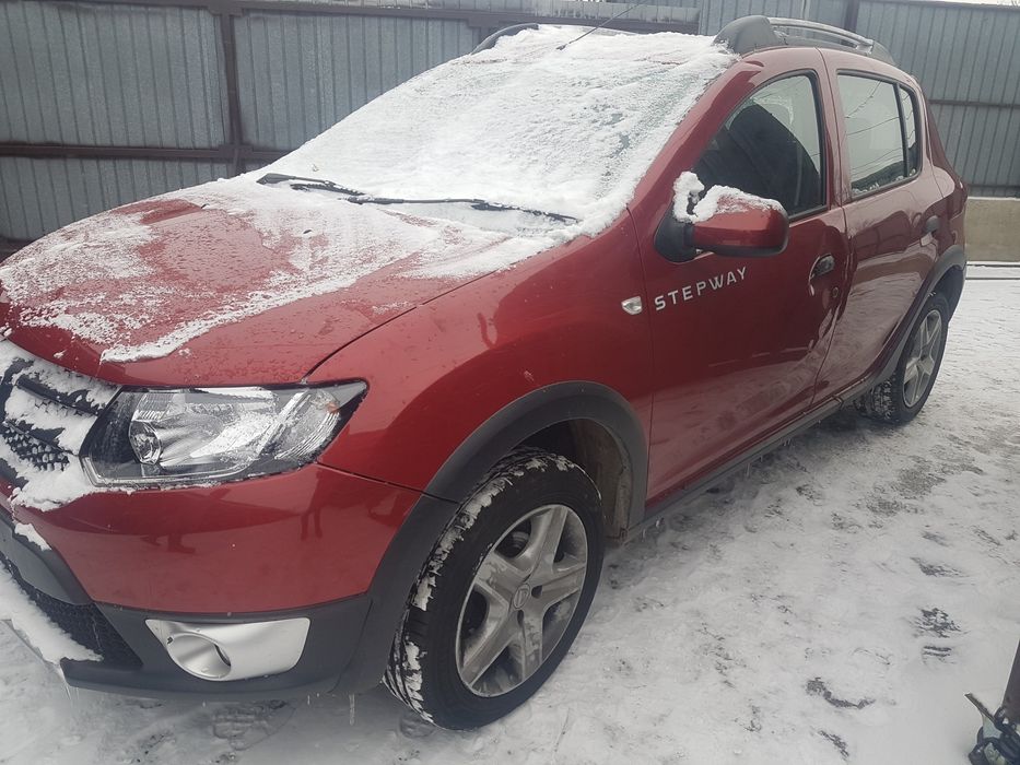 Dezmembrari/piese/ Sandero visiniu