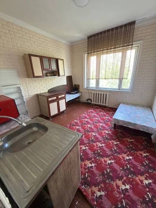 Бодомзор метро олдида 2 хонали квартира ижарага берилади. Срочно.