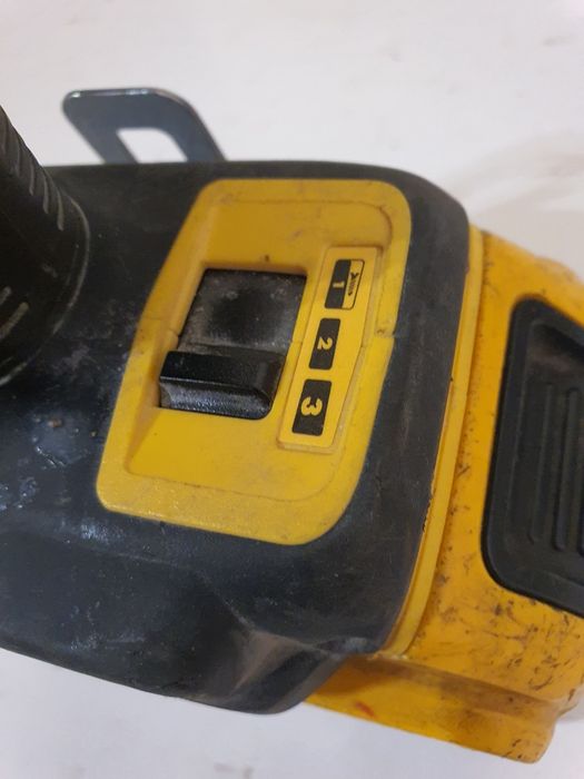 Impact DeWalt ultracompact DCF850 cu sau fara baterie
