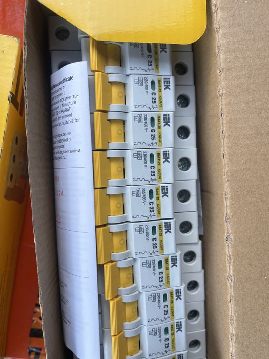 Продам резетки , вилки , автоматы