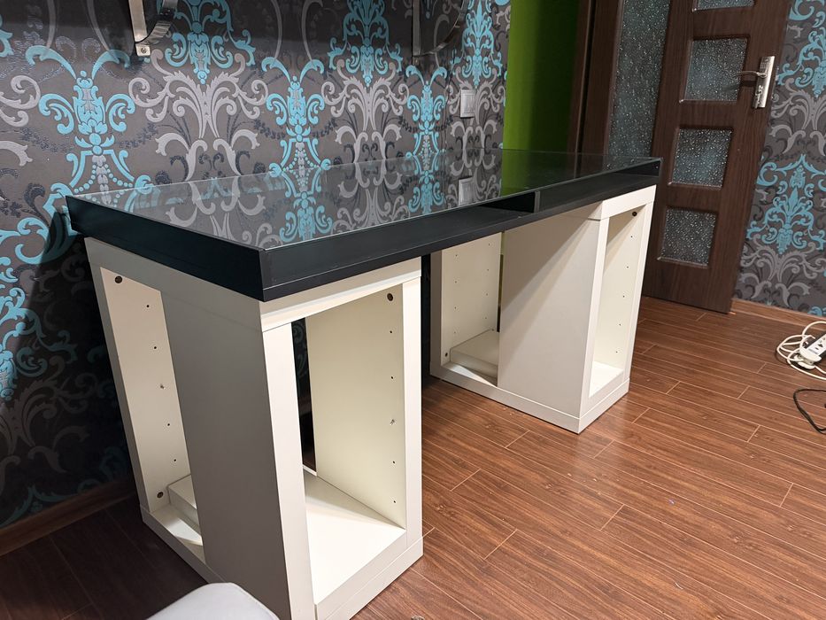 Birou Ikea alb negru sticla deosebit in stare buna