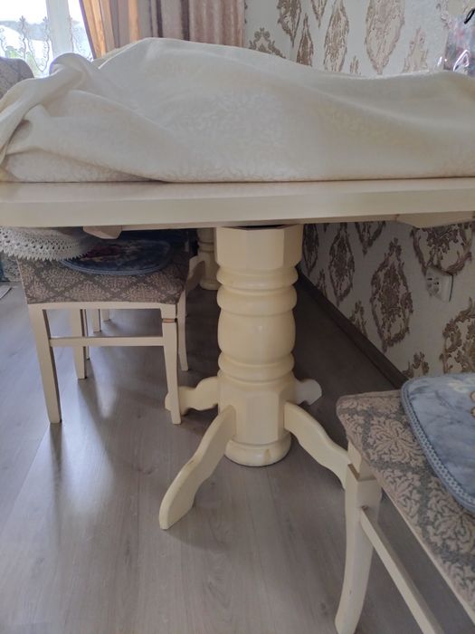 Продам стол для гостиной