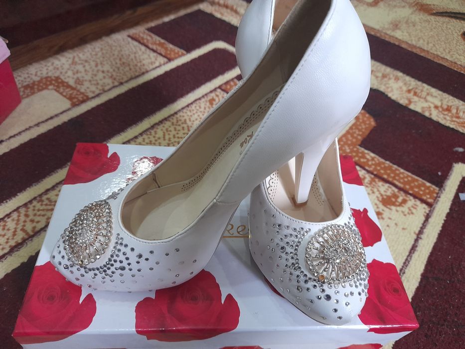 Отдам даром туфли