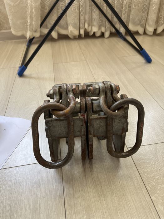 Захват для опалубка серги