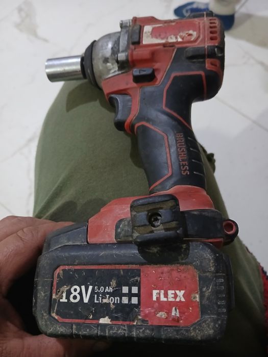 Vand pistol impact pentru roti plus trusă