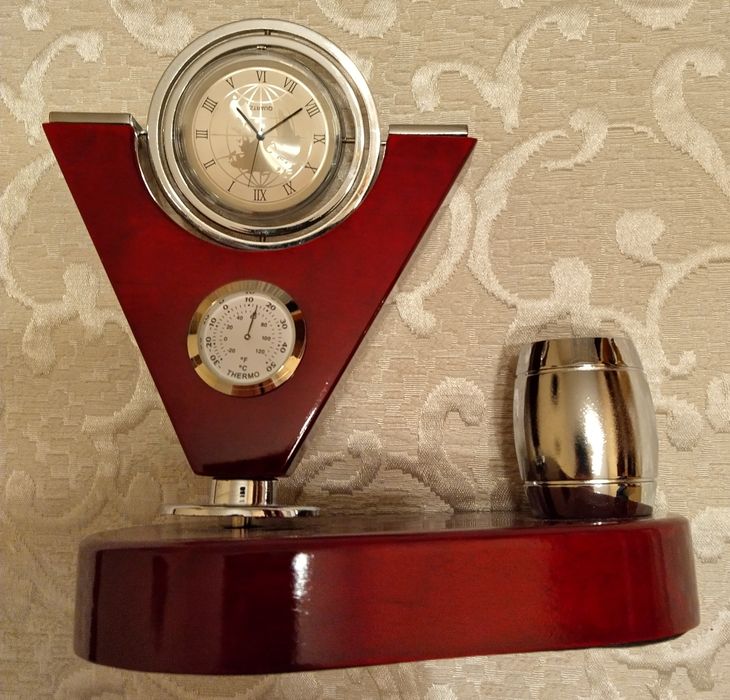 Стойка за бюро,  музикална