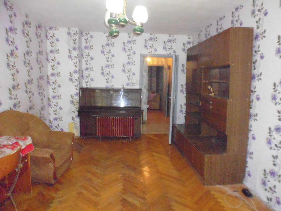 Тристаен непреходен апартамент за продажба в ж.к. Люлин 3, гр. София