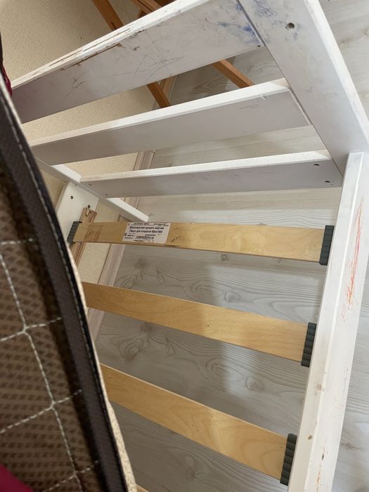 Детский кровать.