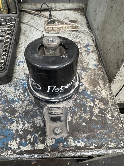 Продам подушку на камри 50