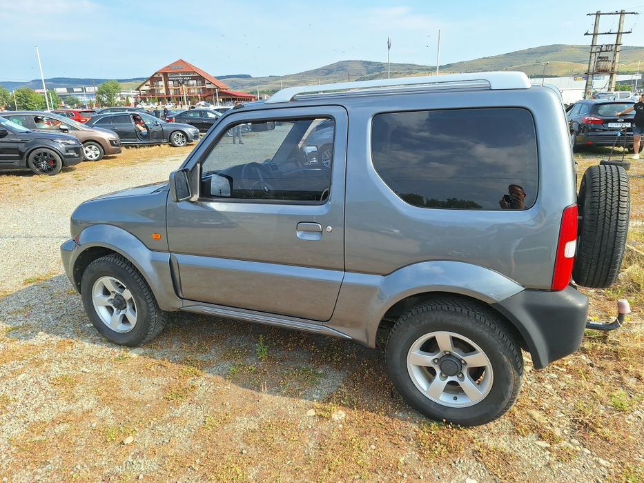 Vând suzuki jimny